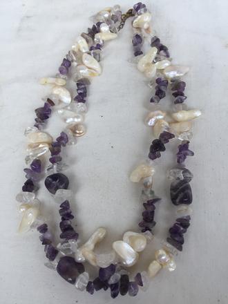 Krasny nahrdelnik kamene polodrahokam ametyst kris,