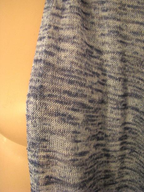 Dlhý melírovaný svetrík,