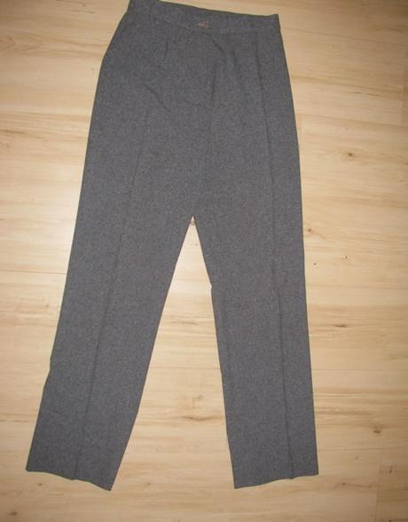 Sivý nohavicový kostým, 38