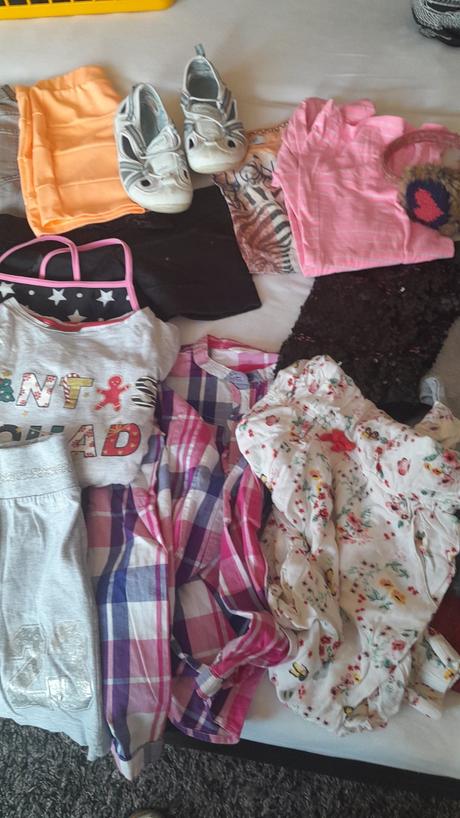 Balík oblečenia, 122–134