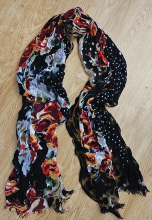 Šatka kvietkovaná s bodkami, 