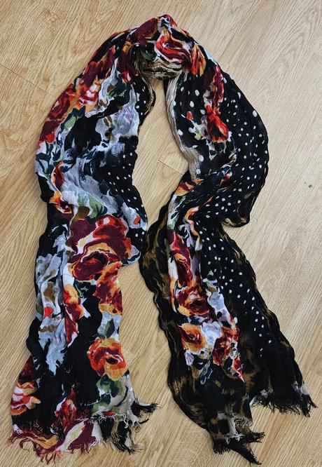 Šatka kvietkovaná s bodkami, 