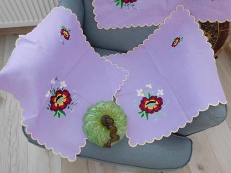 Fialový set obrusov ručne vyšívaný, 