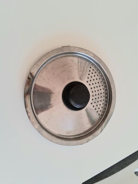 Pokrievka sitko na cestoviny na hrniec, 