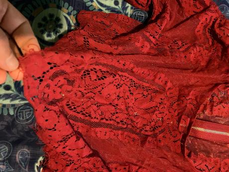 Červený krajkový top, 38