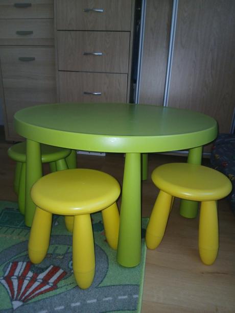 Stolík mammut + 3 stoličky,