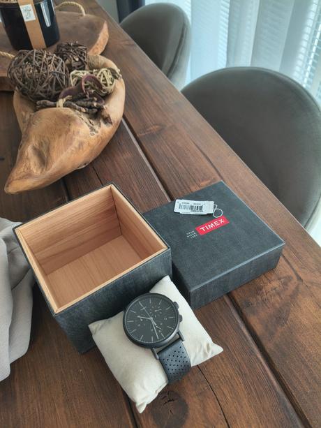 Timex kožené kvalitné hodinky,