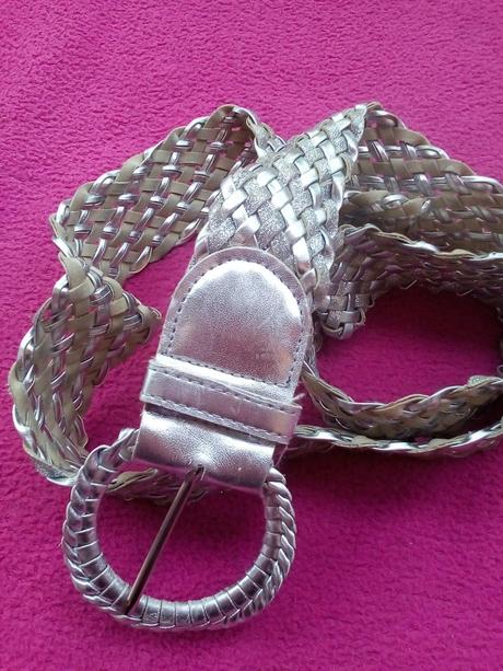 Strieborný opasok s trblietkami,