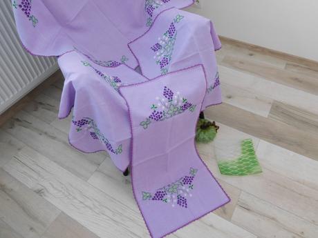 Set obrusov fialová hrozno, ručne vyšitý, 