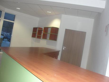 Police štýlové, kvalitné - nábytok, 