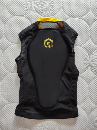 Chranič chrbta xs, 128-140 cm,