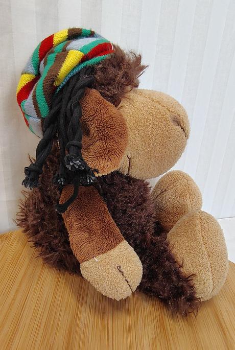 Plyšová hnedá ovečka s čiapkou, nici, 25 cm, 