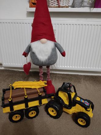 Detský traktor s vlečkou,