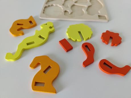 Drevené 3d puzzle a magnetická obliekacia hra,