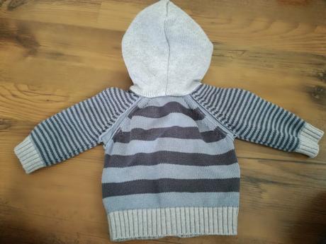 Sveter na zapínanie, 62