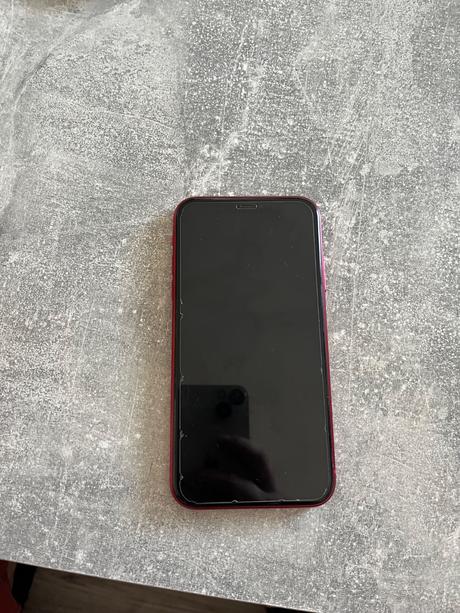 Predám iphone 11, apple