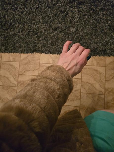 Hnedý kožúšok, s