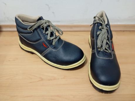 Pracovná bečnostná členková obuv + poštovné v cene, 45