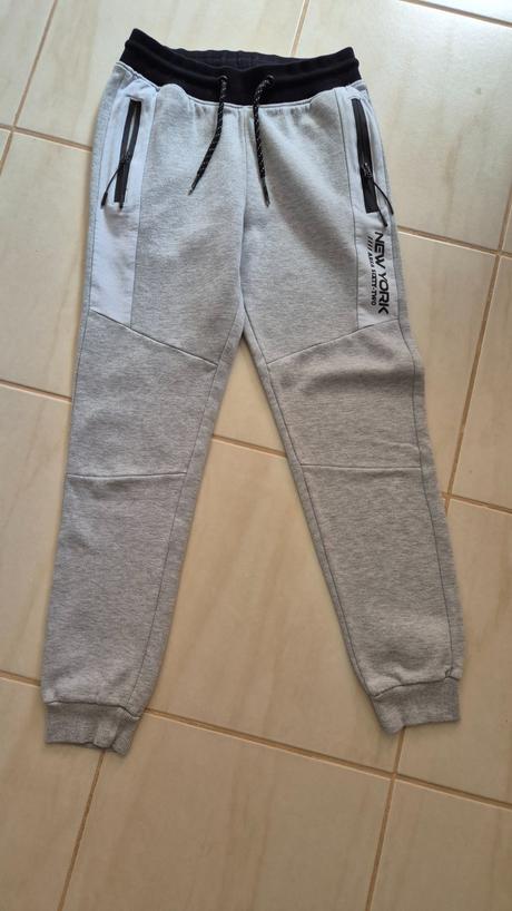 Tepláky, chapter young,146