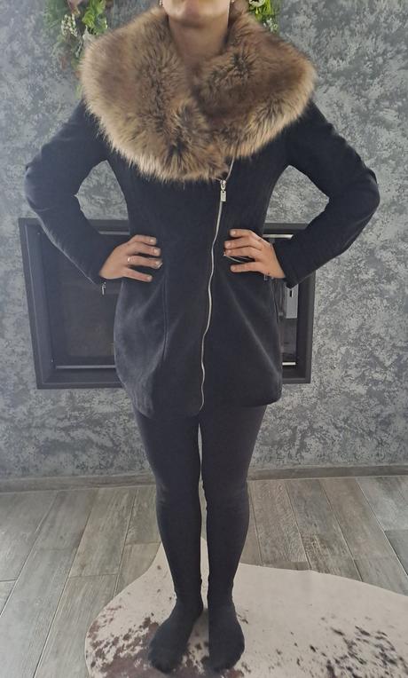 Kabát s okrasnou kožušinkou, s