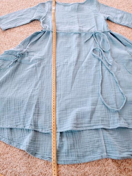 Mušelínové šaty, 128