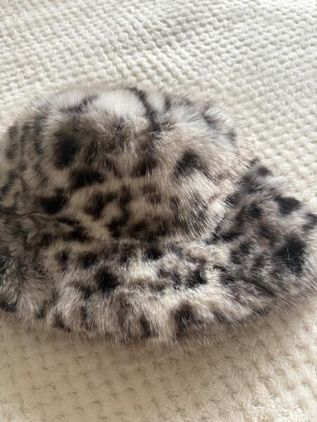 Chlpatý vzorovaný klobúk, 