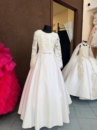 Šaty na prijímanie, 134 / 140