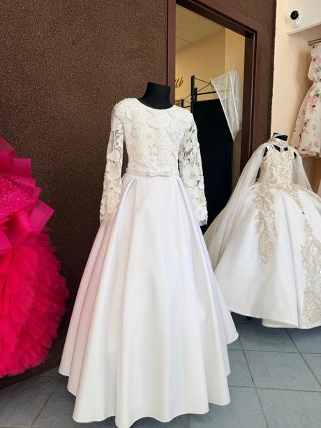 Šaty na prijímanie, 134 / 140