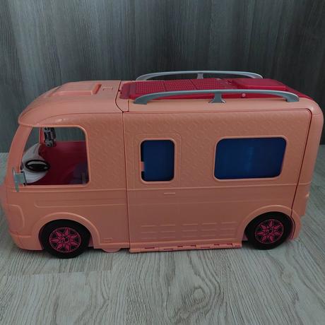Barbie karavan snov,