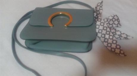 Zelená kabelka s mašličkou,