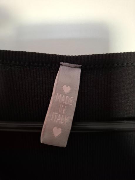 Rebrovaný krátky top s viazaním, 