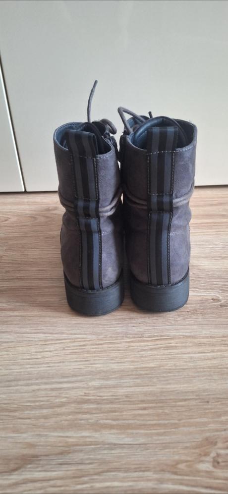 Poltopánky, graceland,40