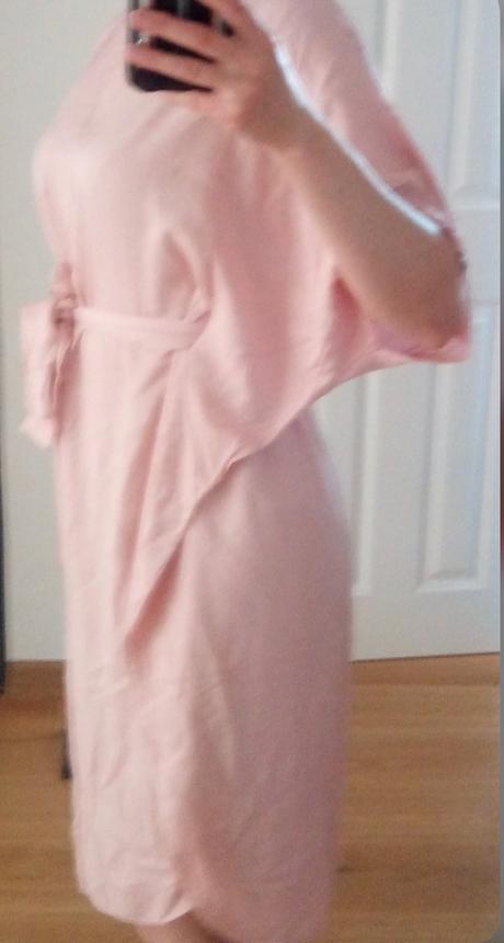 Bledoružové šaty, univelkosť,