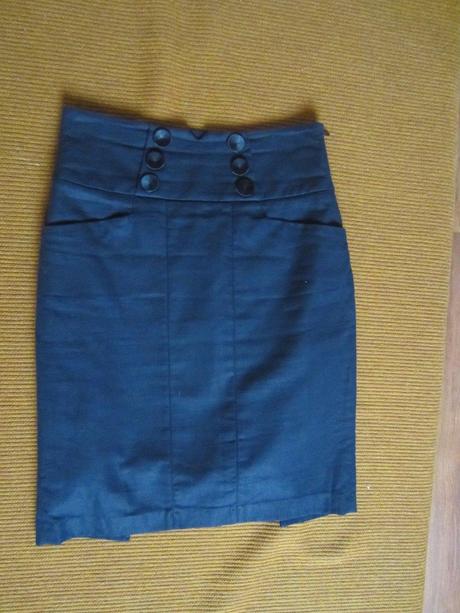 Elegantná čierna sukňa zn. koton 34 -min. nosená, 34