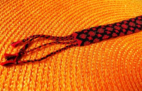 Tkaný etno náramok,