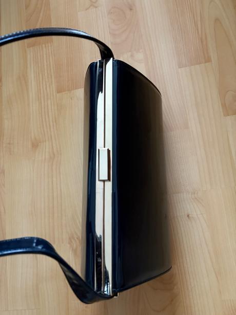 Elegantná lakovaná kabelka, 