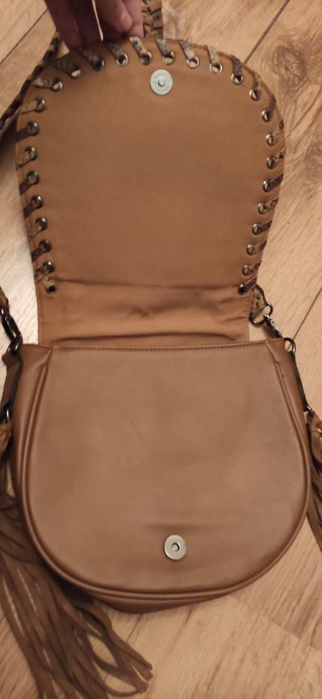 Hnedá kabelka, reserved