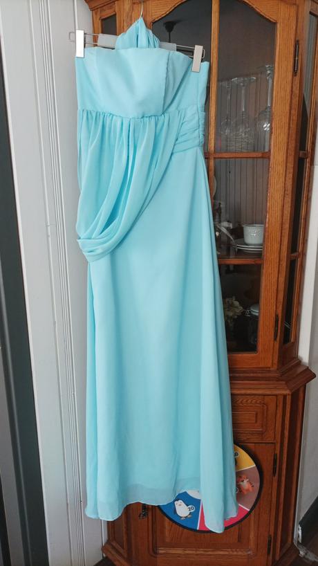 Družičkovské šaty, 34