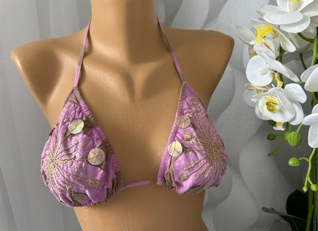 Neprehliadnuteľný plavkový vrch, s