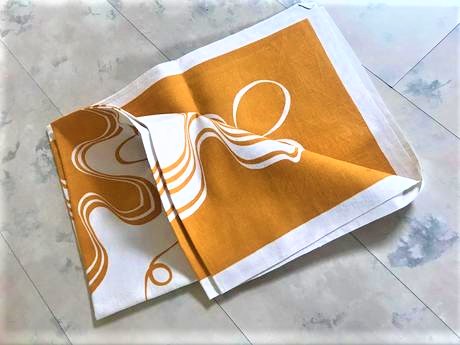 Kvalitný ľanový obrus,