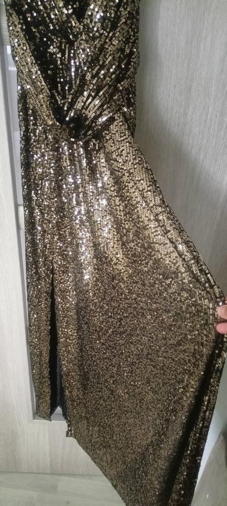 Zlaté flitrované šaty,