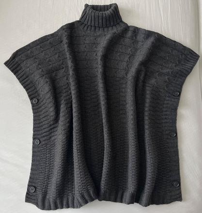 Rolákové pončo na gombíky, 