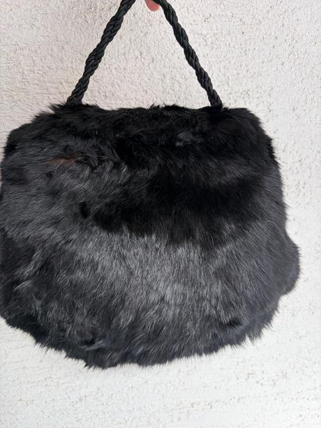 Original vintage kozusinovy rukavnik k histor,
