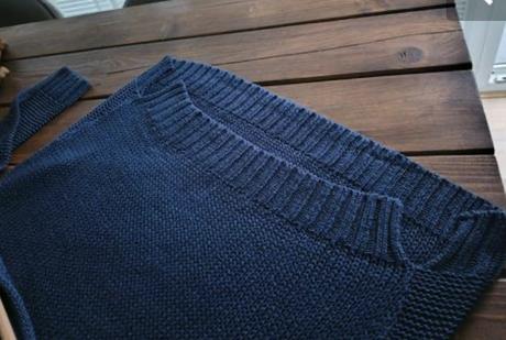 La strada tmavo modrý dierkovaný svetrík m-l, l