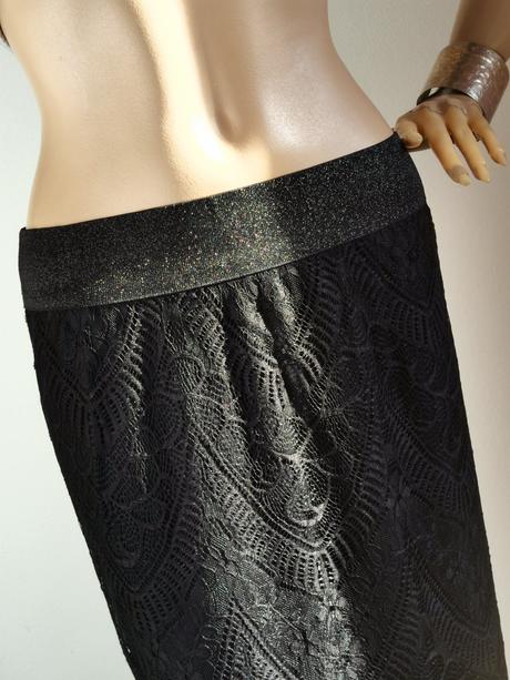 Cream - krásna sukňa z čiernej čipky, m