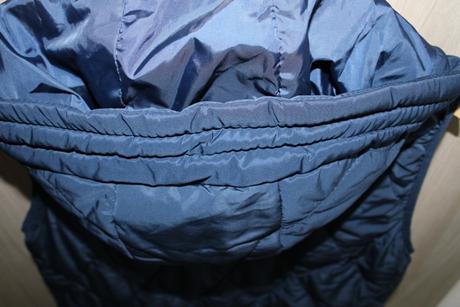 Tmavo-modrá vesta č.s, s