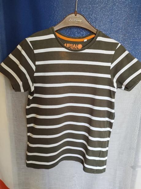 Tričko s pásikmi, 146