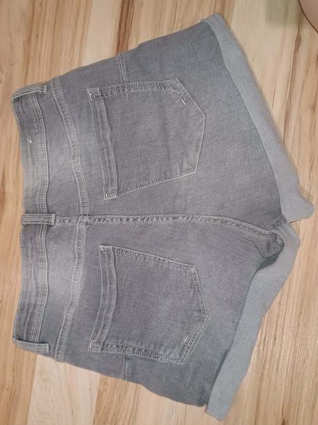 Rifľové kraťasy, bershka,40
