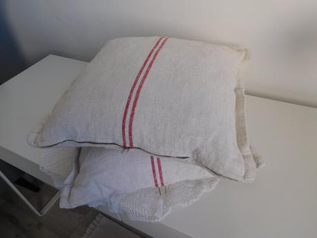 Vankúše menšie , vačšie, podlhovasté,, 