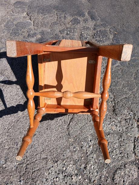 Jedálenské stoličky drevené- retro, 3 ks,